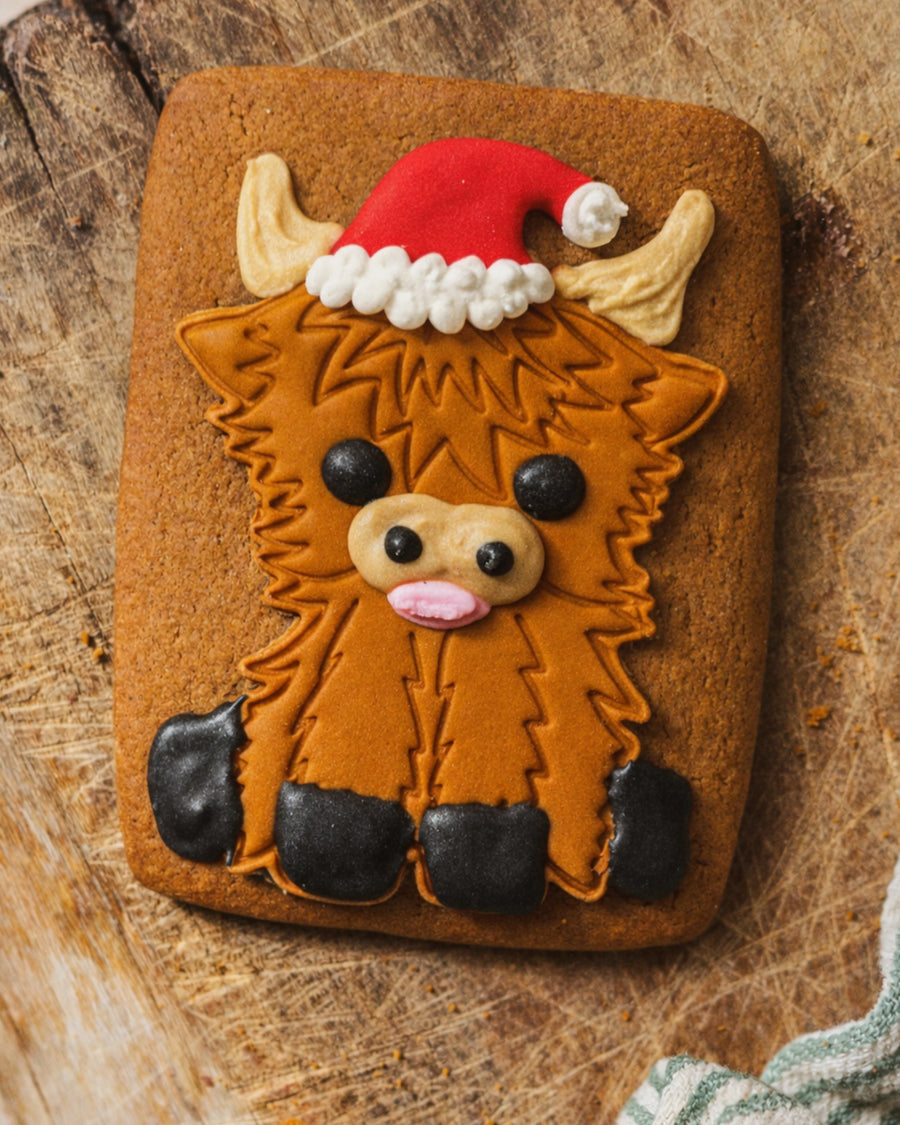 Festive Highland Cow Gingerbread Biscuit